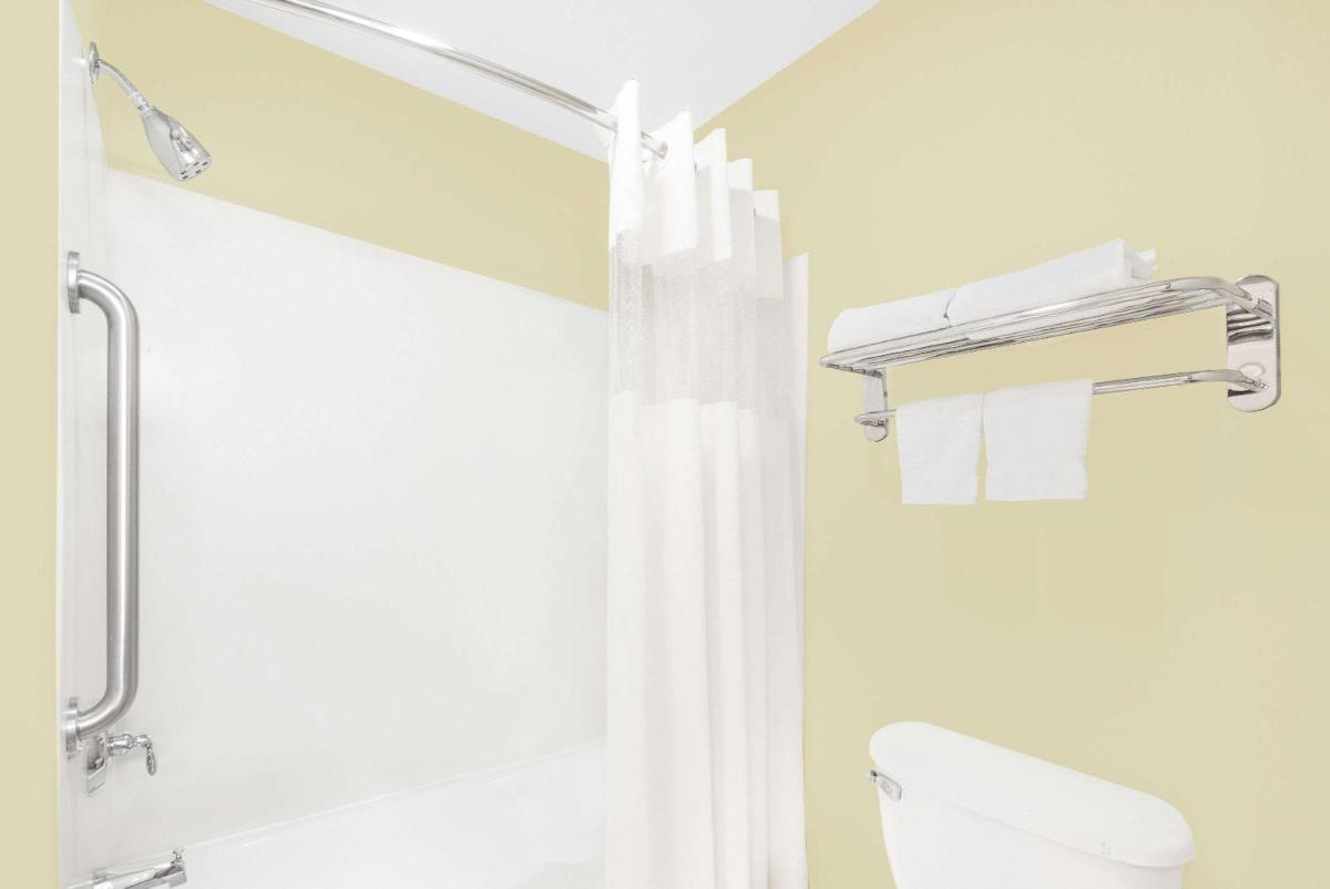 Baymont by Wyndham Snyder - Housity