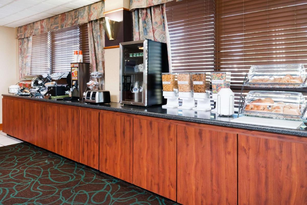 Baymont by Wyndham Clarksville Northeast - Housity