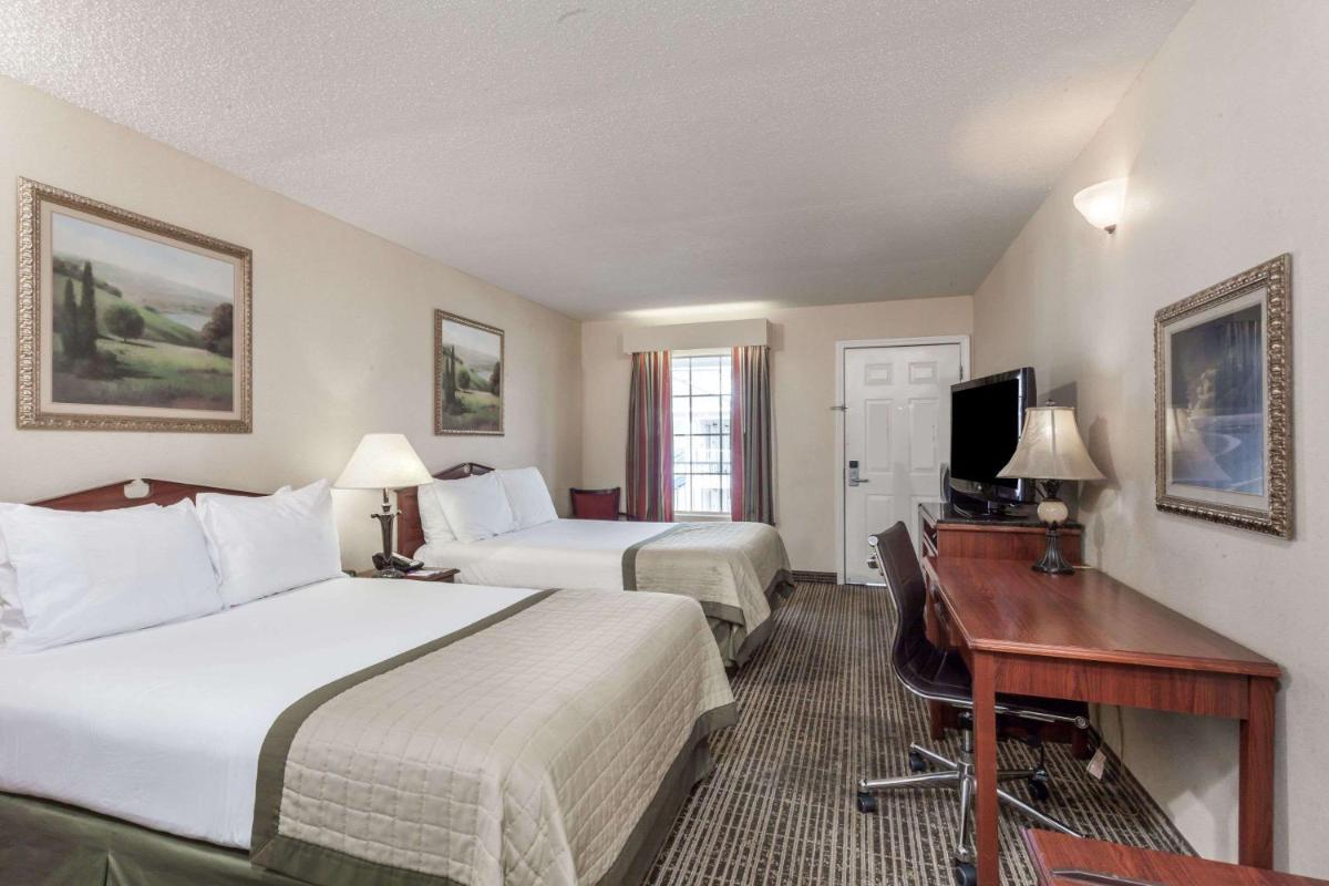 Baymont by Wyndham Hickory - Housity