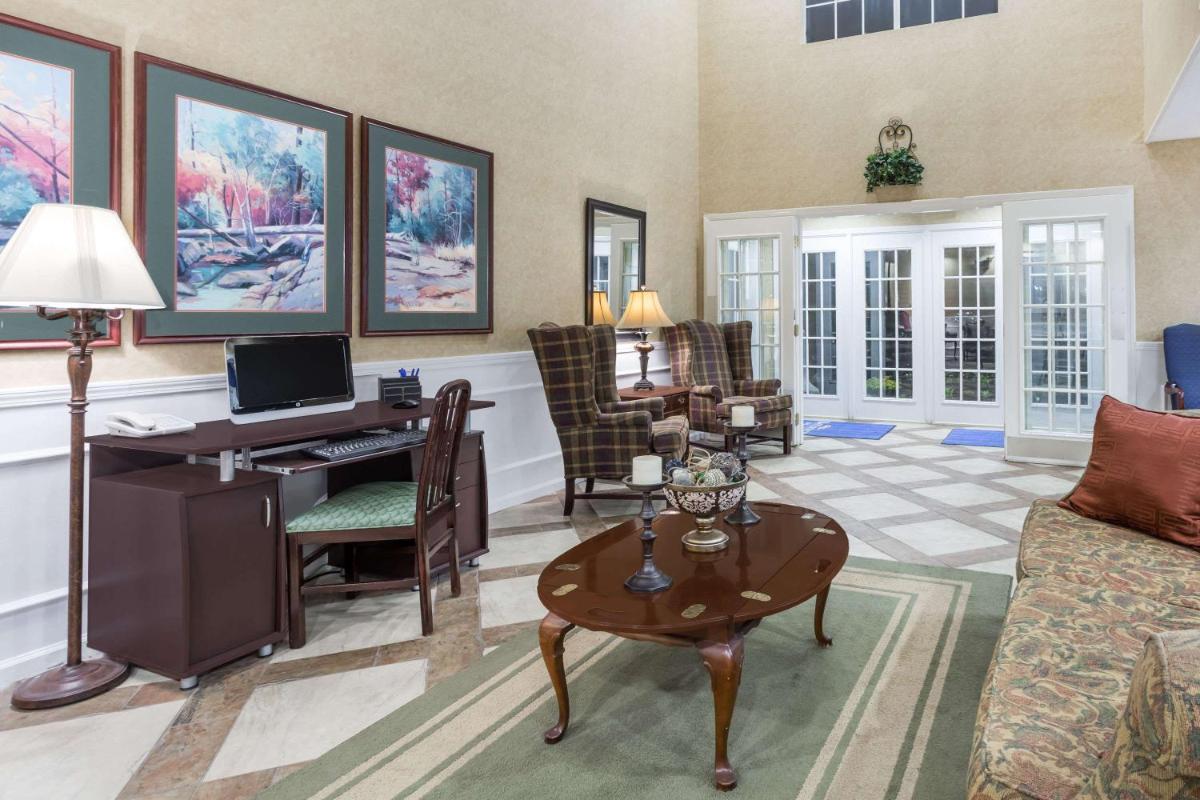 Baymont by Wyndham Anderson Clemson - Housity