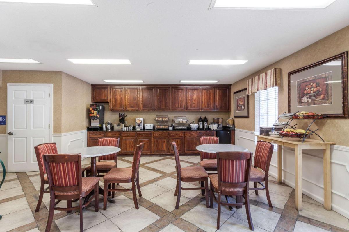 Baymont by Wyndham Hickory - Housity