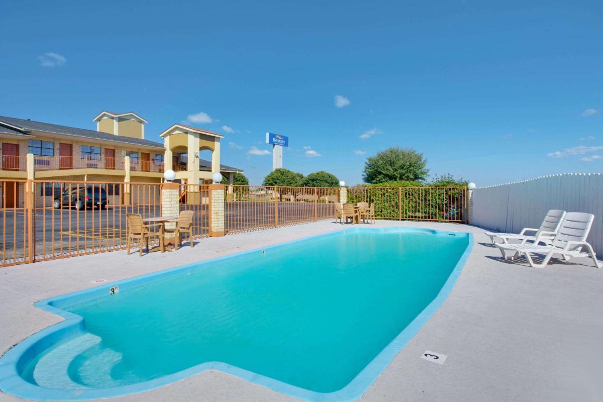 Baymont by Wyndham Terrell - Housity