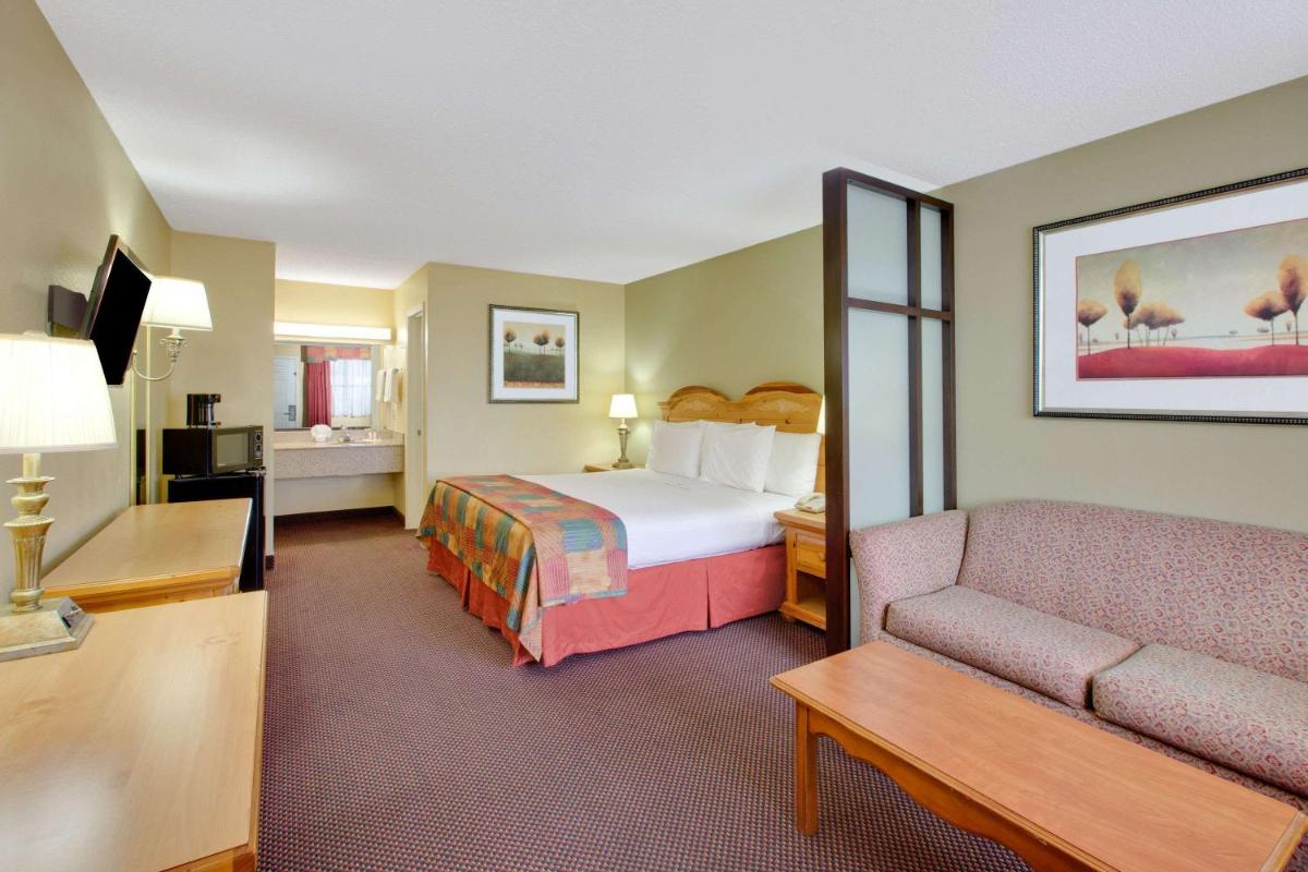 Baymont by Wyndham Terrell - Housity