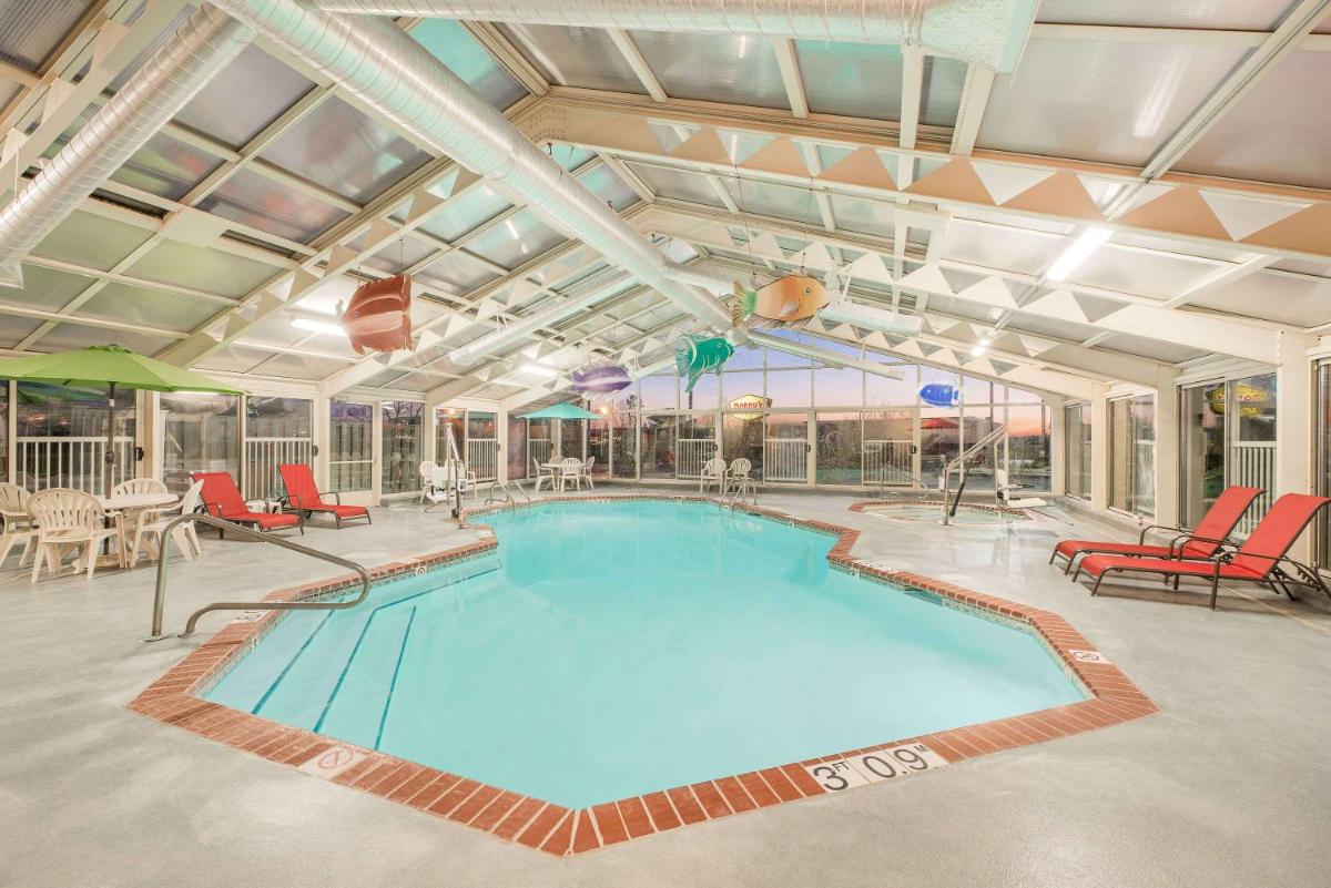 Baymont by Wyndham Litchfield - Housity