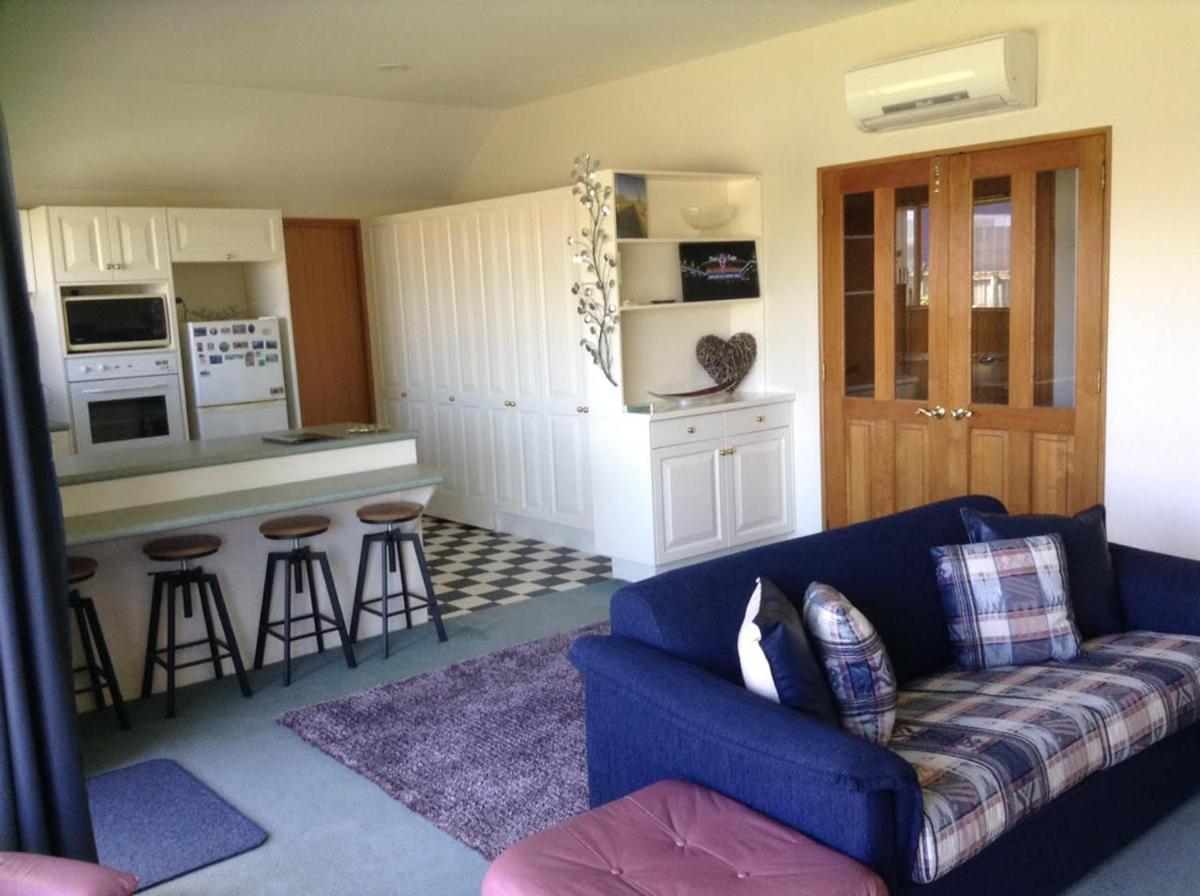 Darfield Bel Air right on the main street - Housity