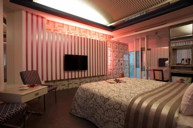 Love Star Motel - Housity