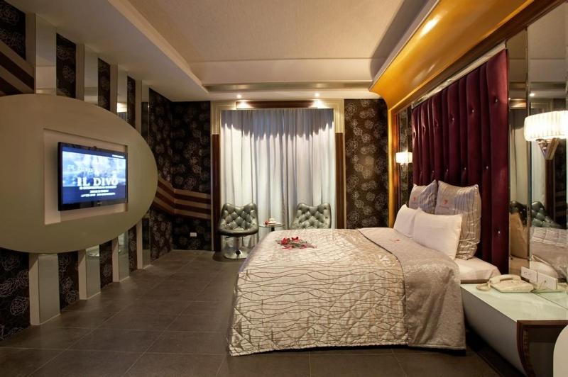 Love Star Motel - Housity