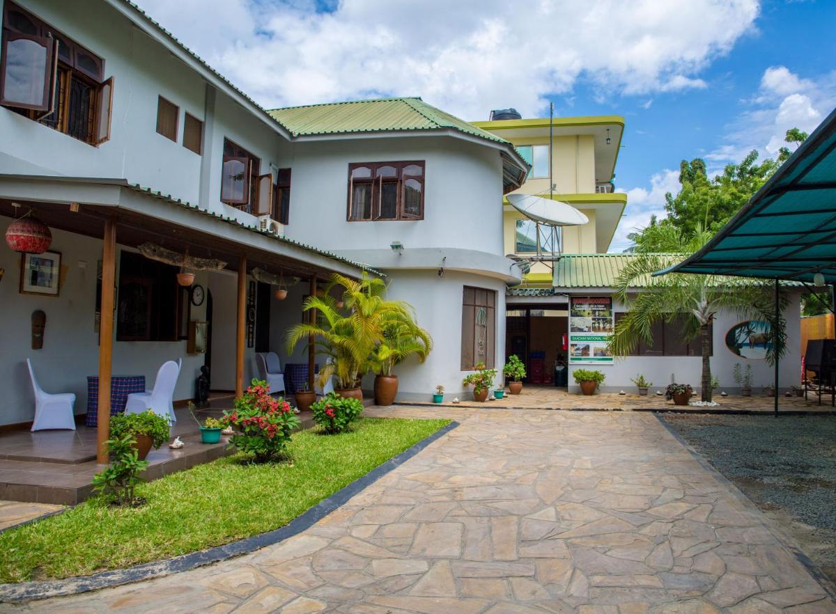 Saadani Tourist Center - Hostel - Housity