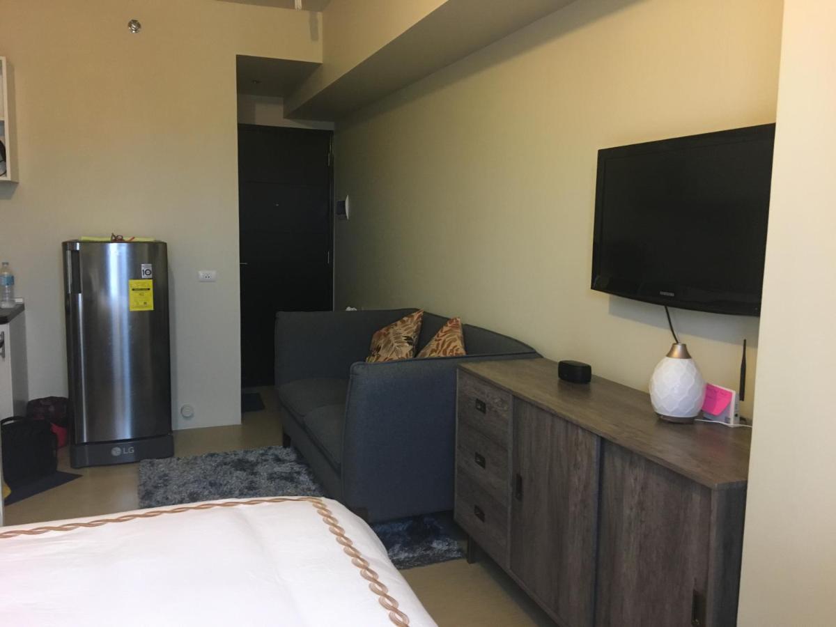 Centrio Tower Beside Ayala Studio Unit 1 - 9 - Housity