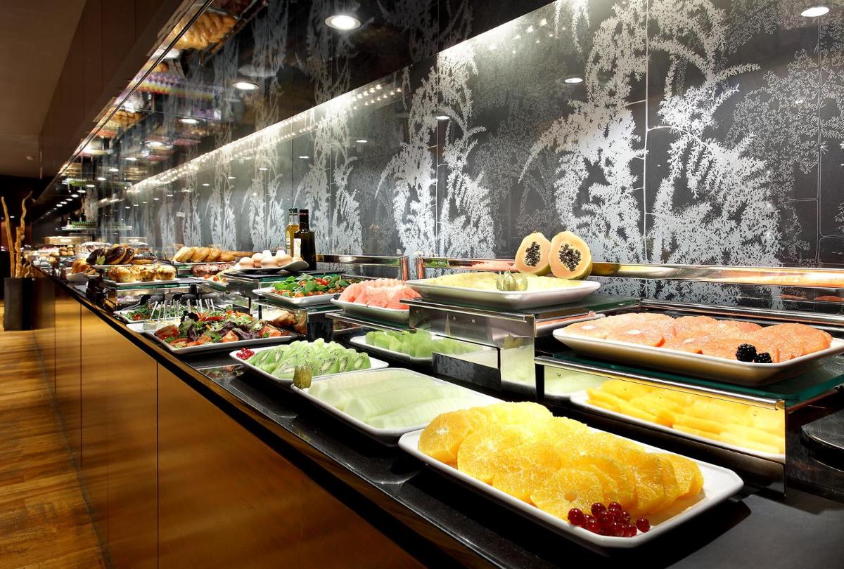 Comida en o cerca de este hotel