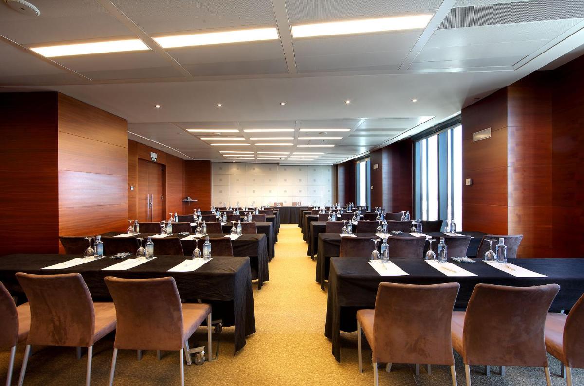 Zona business o sala de conferencias en Eurostars Madrid Tower