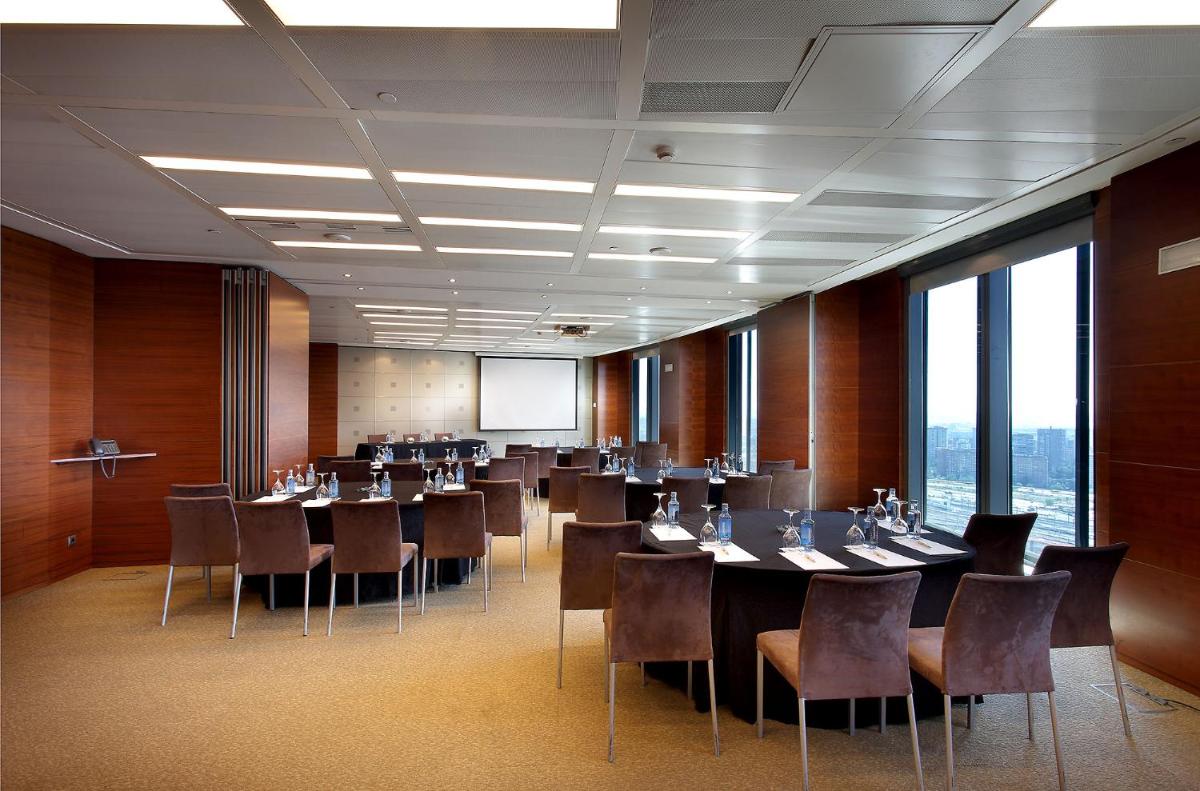 Zona business o sala de conferencias en Eurostars Madrid Tower