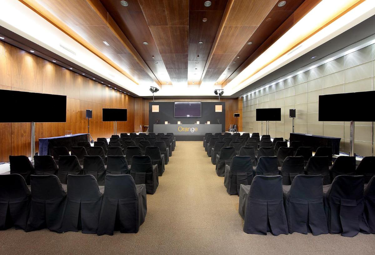 Zona business o sala de conferencias en Eurostars Madrid Tower
