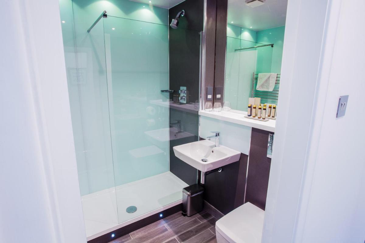 Red Hall Hotel - Housity