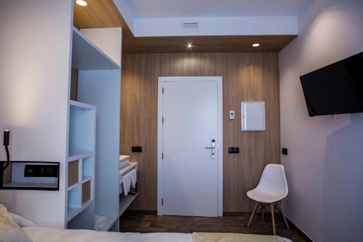 Hostal Sevilla Santa Justa - Adults only - Housity