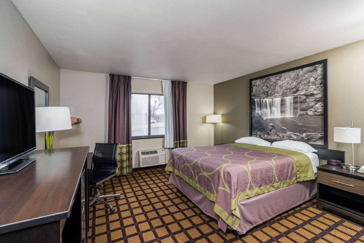Super 8 by Wyndham Munfordville KY - Housity