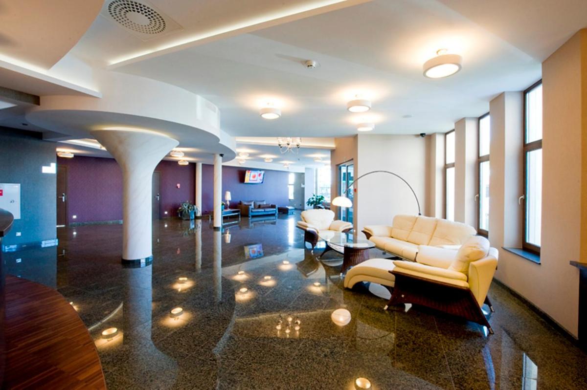 Hotel Symfonia Osjaków - Housity