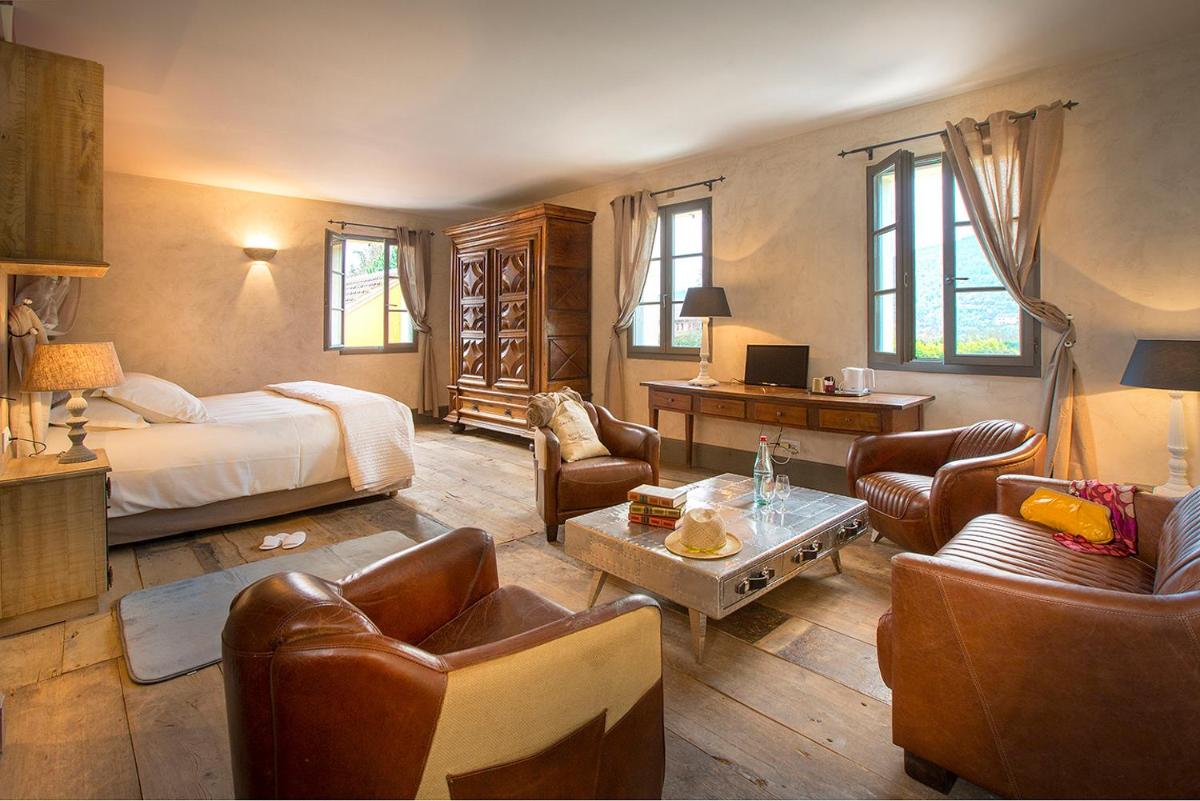 Coin salon dans l'établissement Hôtel-Spa Le Saint Cirq
