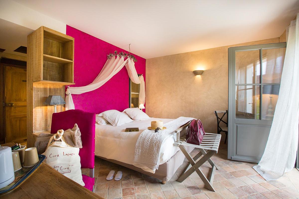Un ou plusieurs lits dans un hébergement de l'établissement Hôtel-Spa Le Saint Cirq