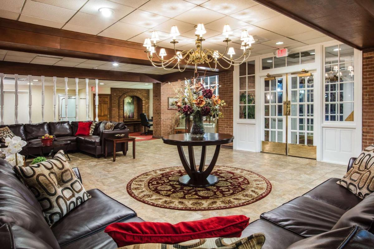 Ramada by Wyndham Ligonier - Housity