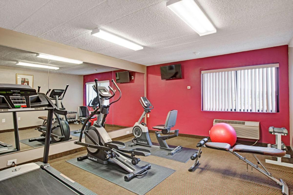 Ramada by Wyndham Rockaway - Housity