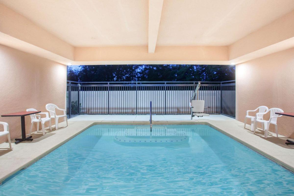 Suitetrails - Ramada by Wyndham Fresno Northwest