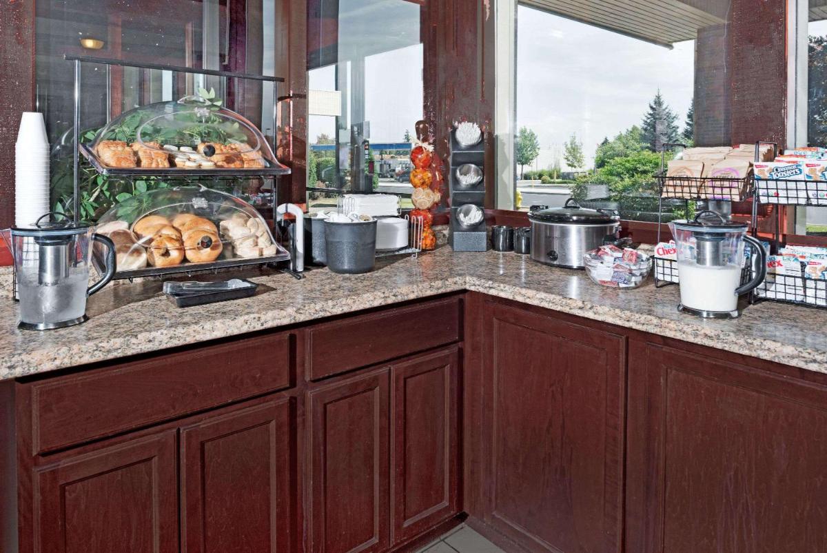 Ramada by Wyndham Spokane Valley - Housity