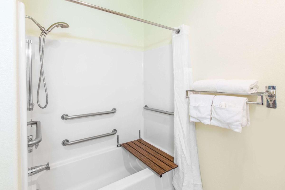 Ramada by Wyndham Williams/Grand Canyon Area - Housity