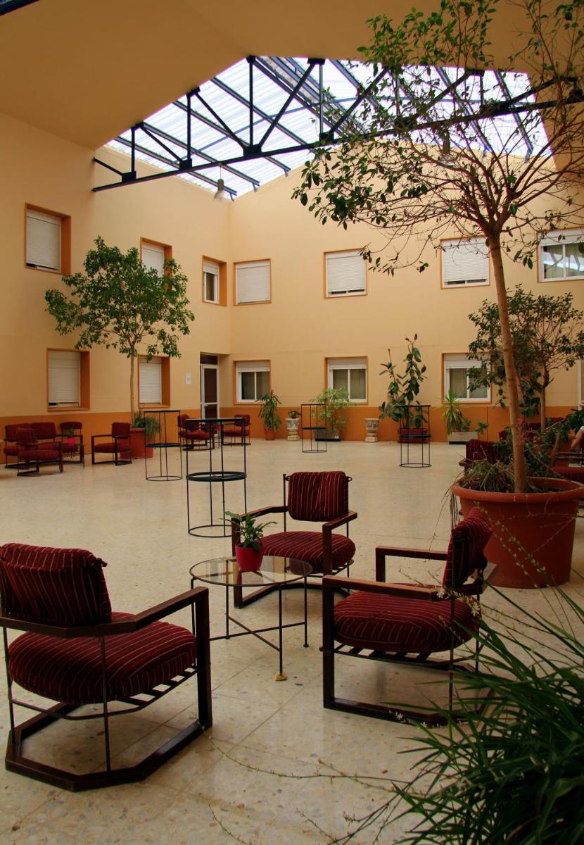 AHC Hoteles Cáceres - Housity