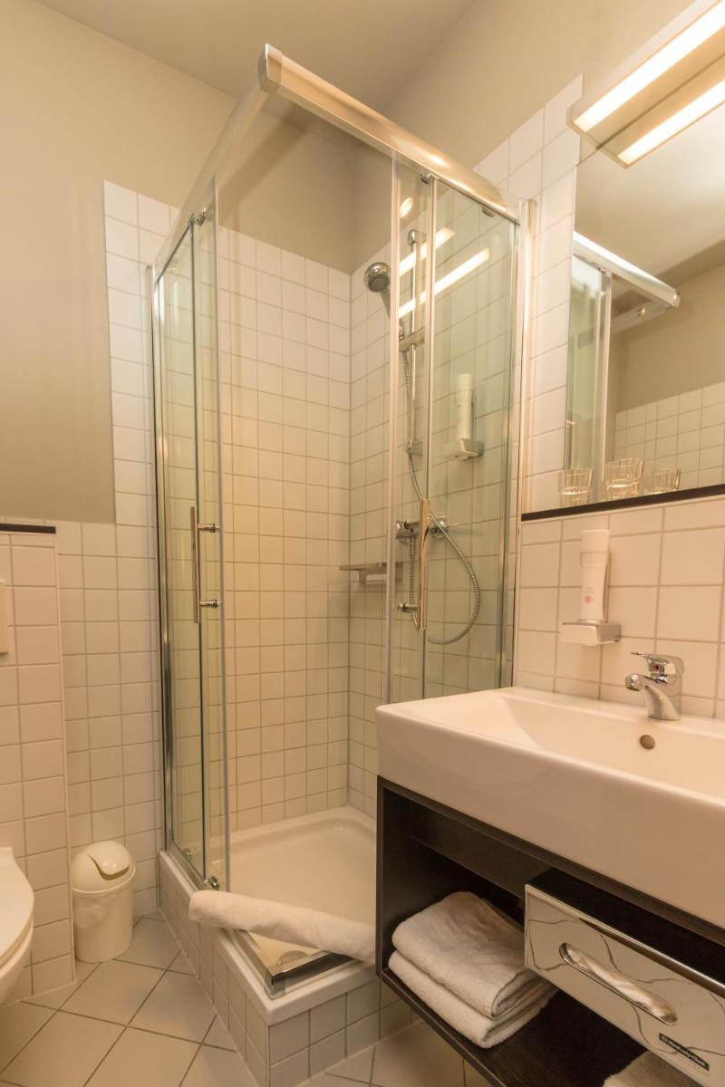 Strandhotel Senftenberger See - Housity