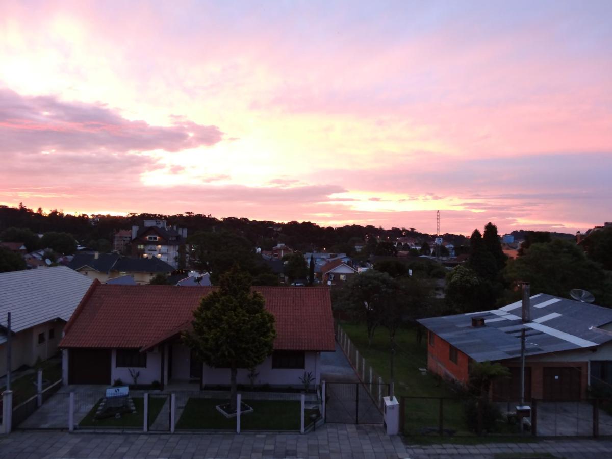 Pousada Folhas de Outono - Housity