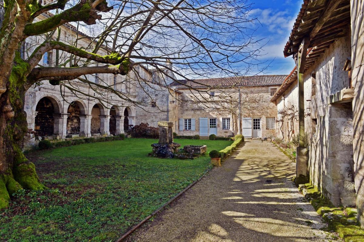 Le prieuré Saint Barthélémy - Housity