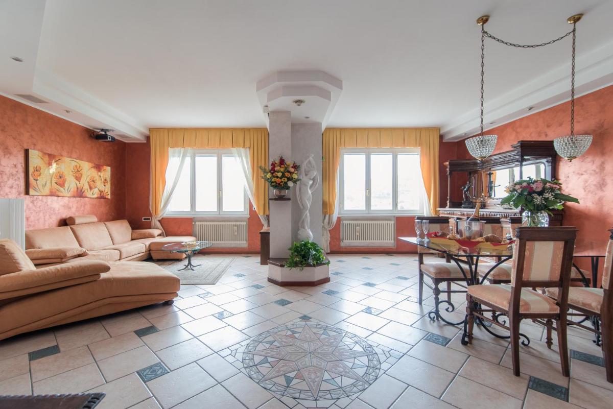 Lo Specchio Sul Lago - The House Of Travelers - Housity