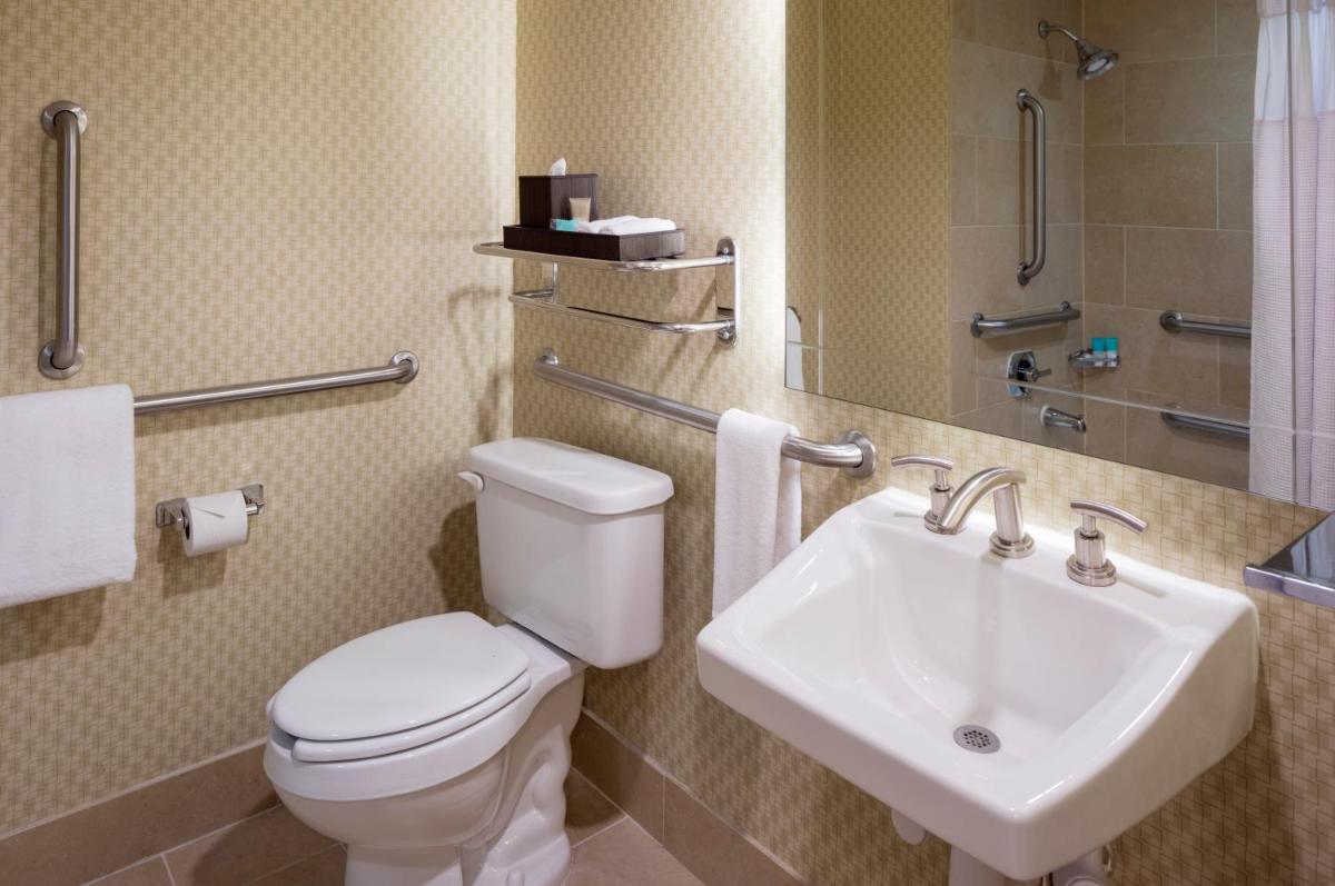 Sonesta Hotel Houston IAH Airport - Housity