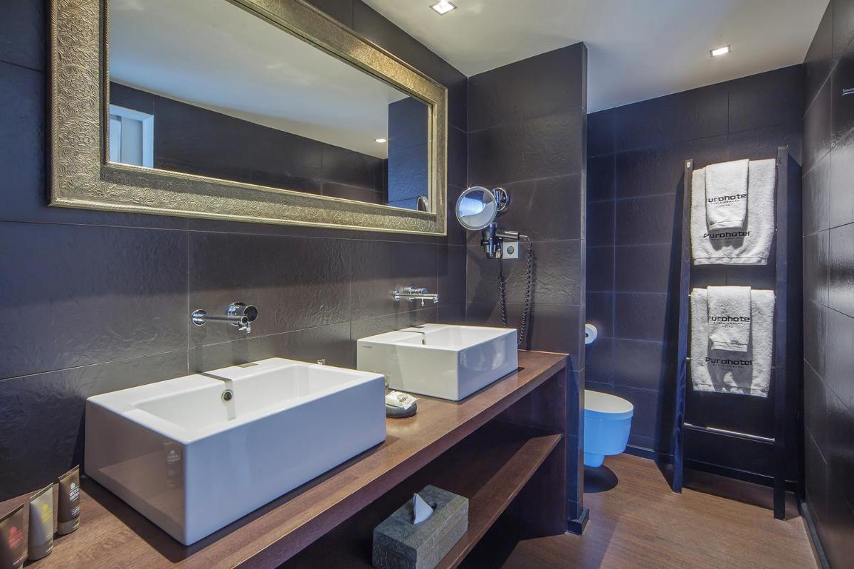 Un baño de Puro Hotel Oasis Urbano