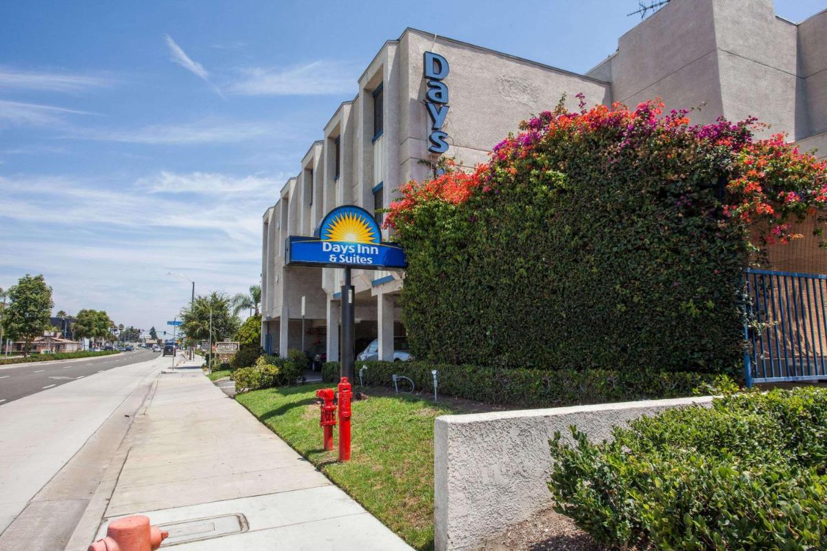 Days Inn by Wyndham Orange Anaheim - Housity
