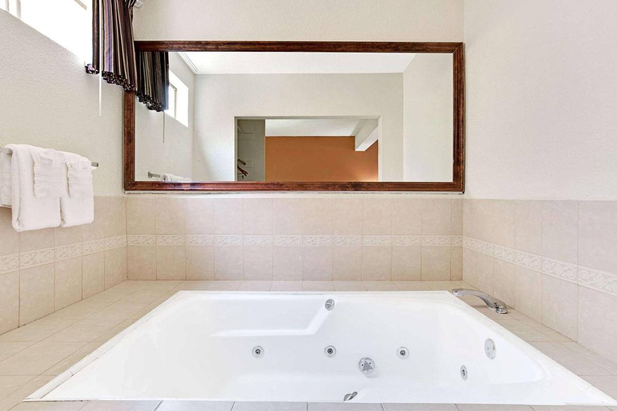 Torrance Inn & Suites - Housity