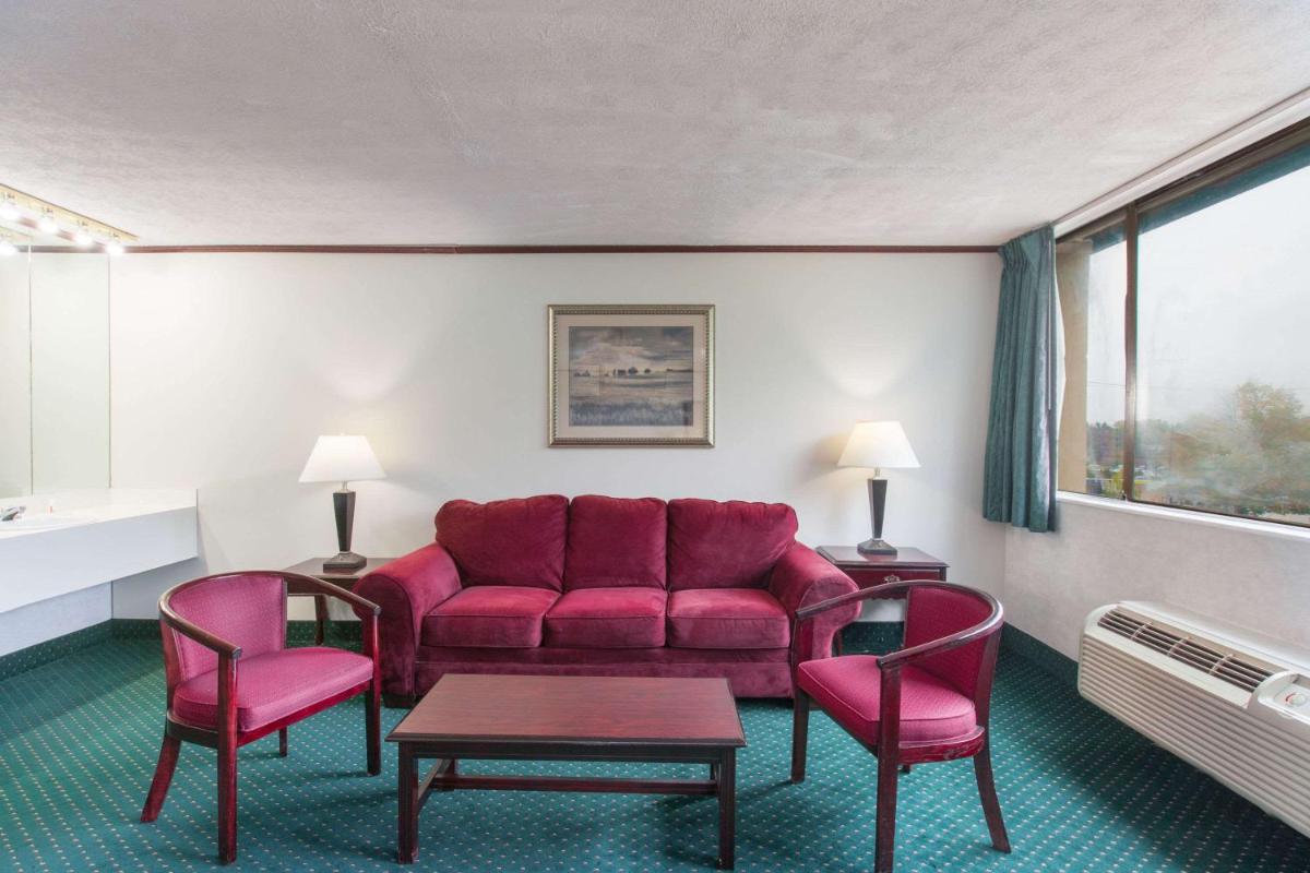 The Schenectady Inn & Suites - Housity