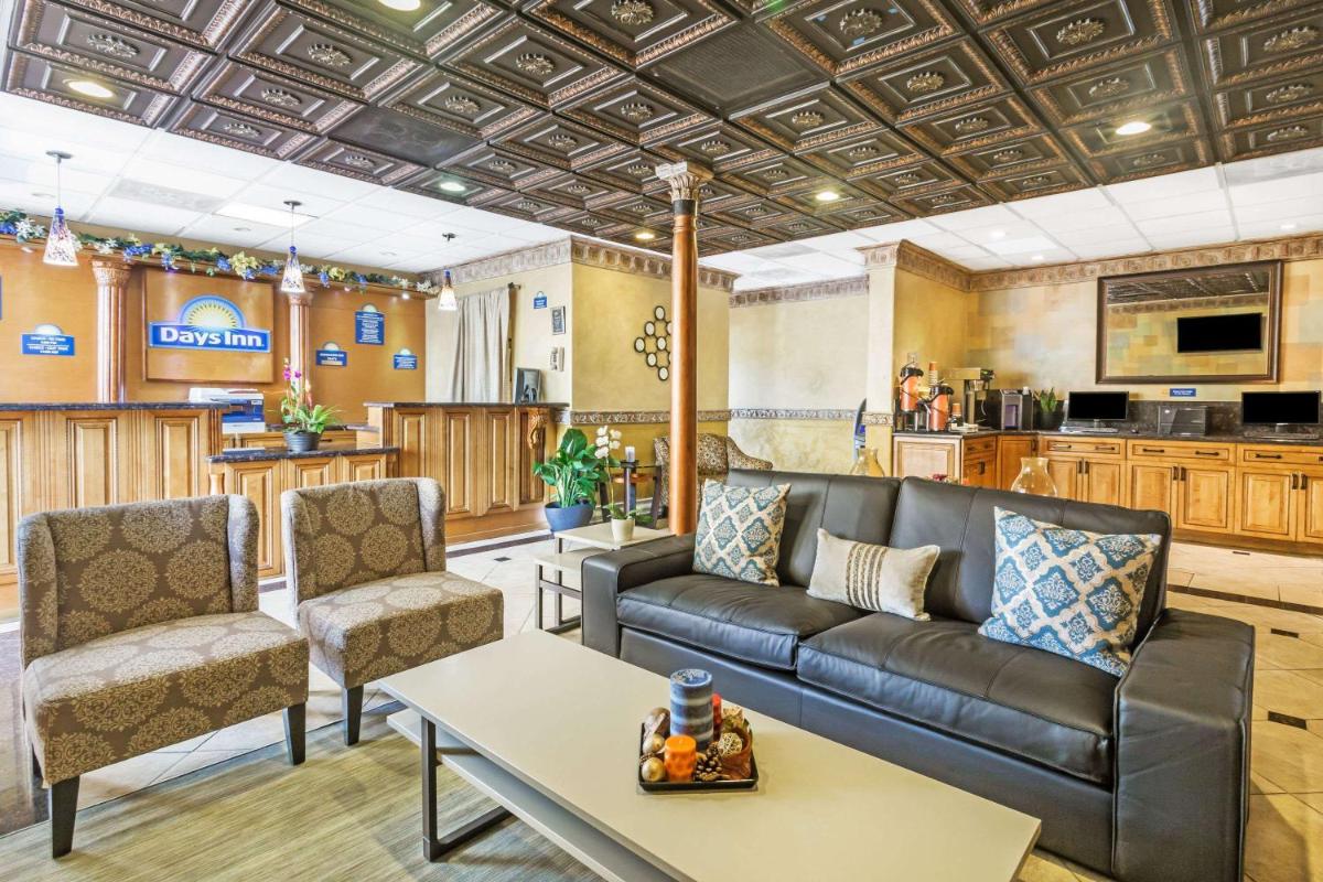 Days Inn by Wyndham Fort Lauderdale-Oakland Park Airport N - Housity