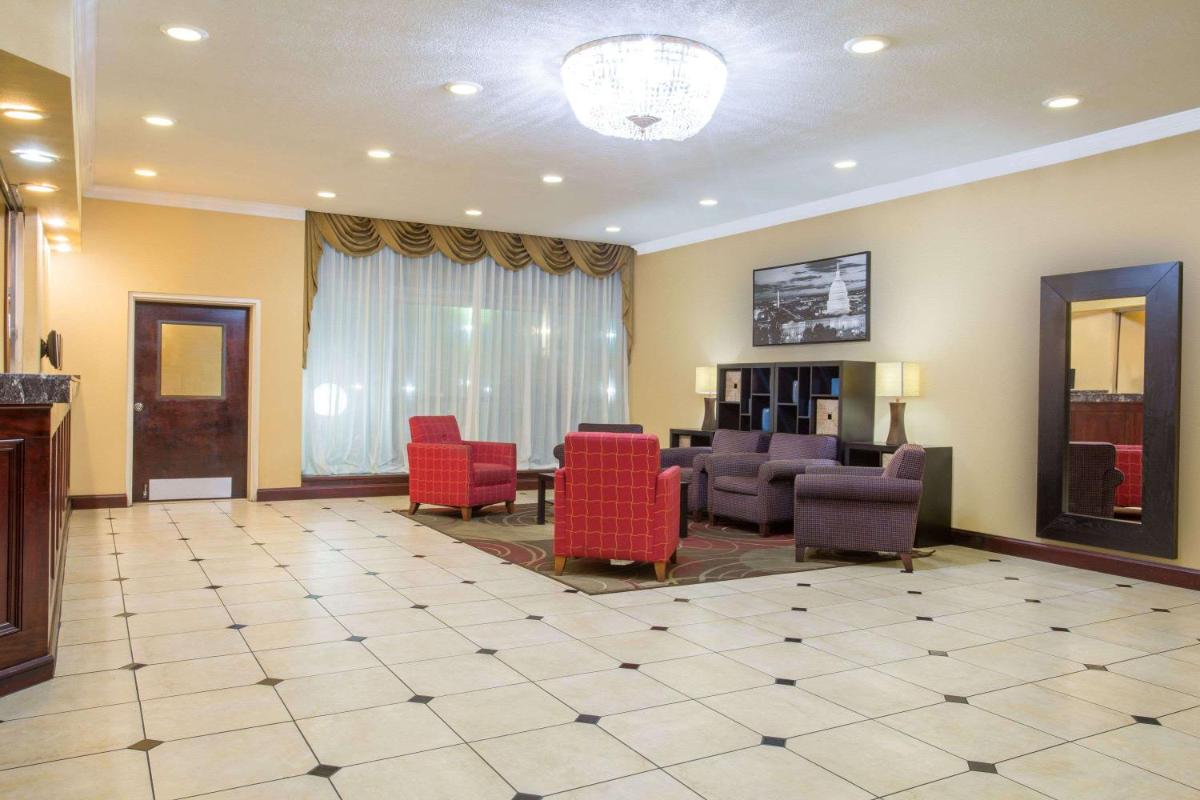 Days Inn by Wyndham Washington DC/Gateway - Housity