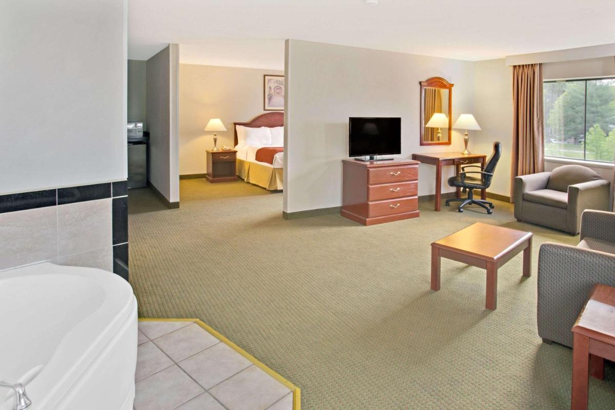 Days Inn & Suites by Wyndham Laurel Near Fort Meade - Housity
