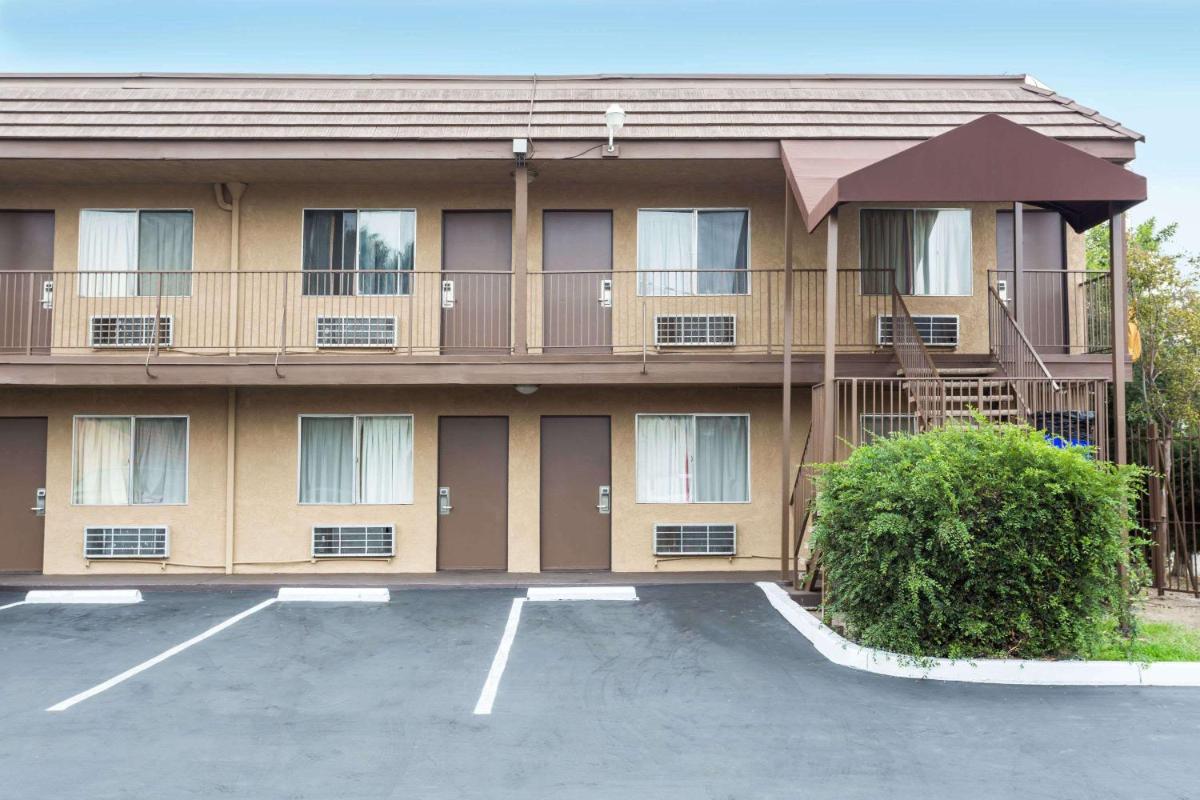 Days Inn by Wyndham in San Bernardino - Housity