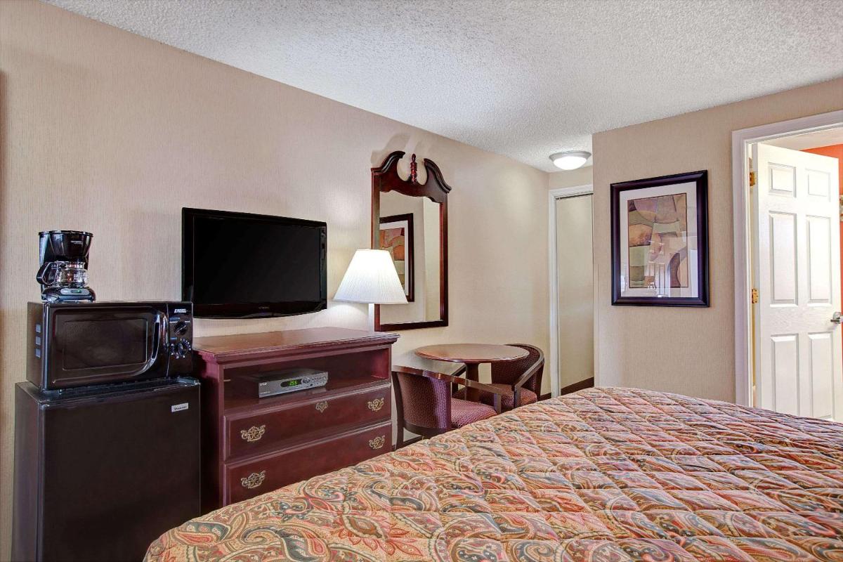 Days Inn by Wyndham Ridgefield NJ - Housity