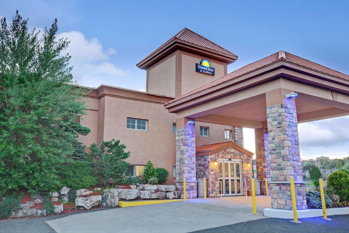 Days Inn by Wyndham Ridgefield NJ - Housity