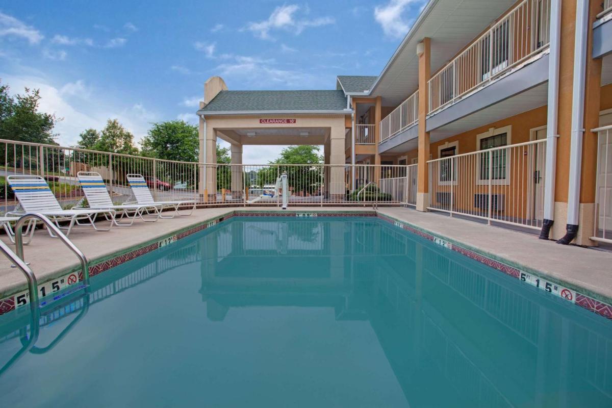 Days Inn by Wyndham Marietta White Water - Hizvo