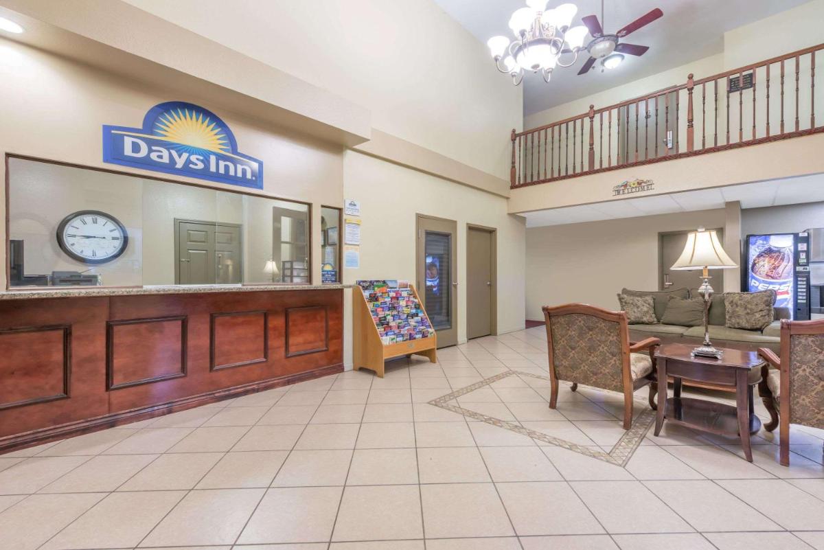 Days Inn by Wyndham St Peters/St Charles - Housity