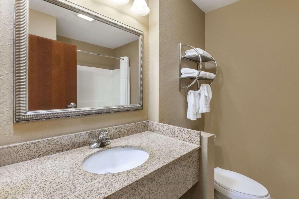 Days Inn by Wyndham Central City - Housity