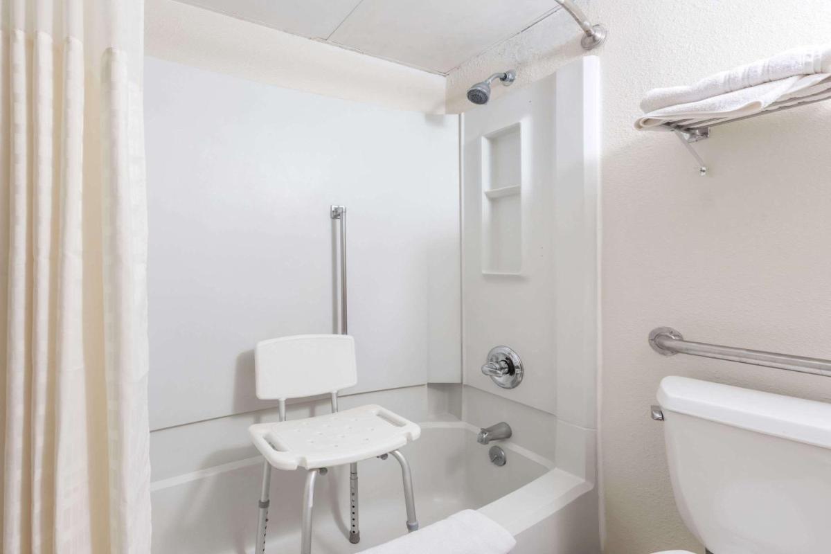 Days Inn by Wyndham Midland - Housity