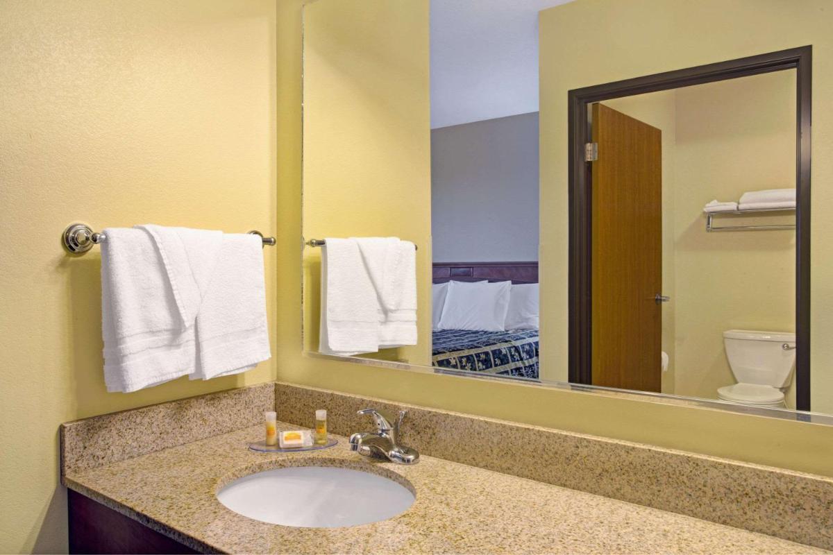Days Inn by Wyndham Brigham City - Housity
