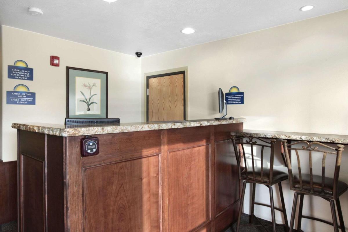 Days Inn by Wyndham Beaver - Housity